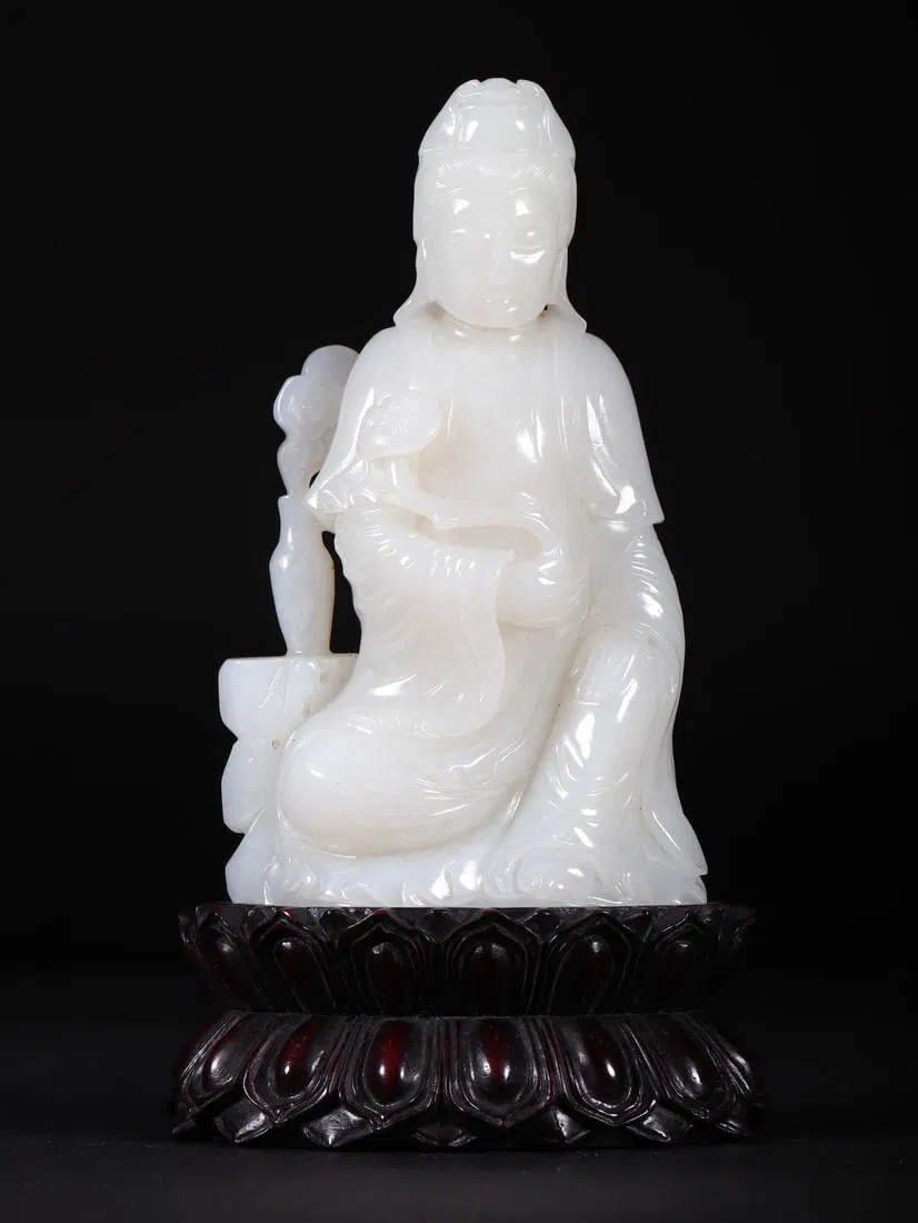 A Exquisite Hetian Jade Avalokitesvara Ornament