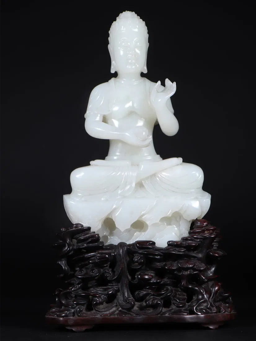 A Exquisite Hetian Jade Buddha Statue Ornament