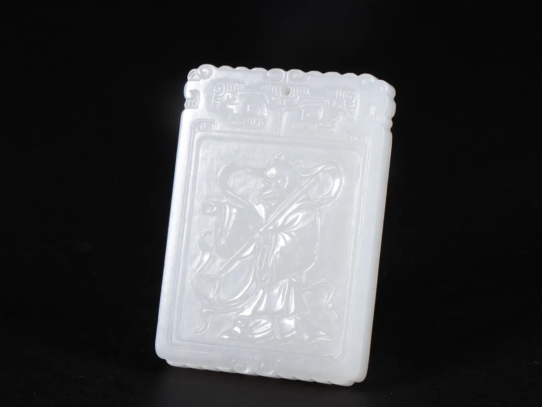 A Exquisite Hetian Jade Carved Buddha Statue Ornament