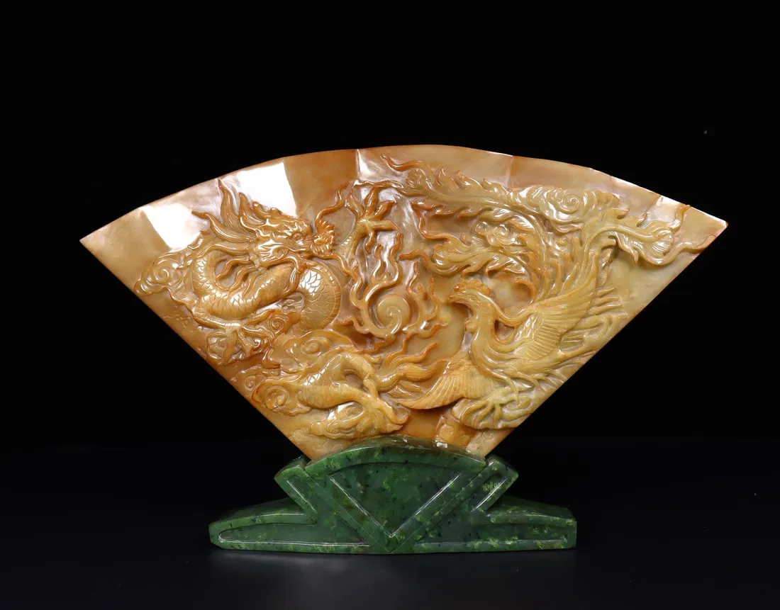 A Exquisite Hetian Jade Dragon Pattern Fan