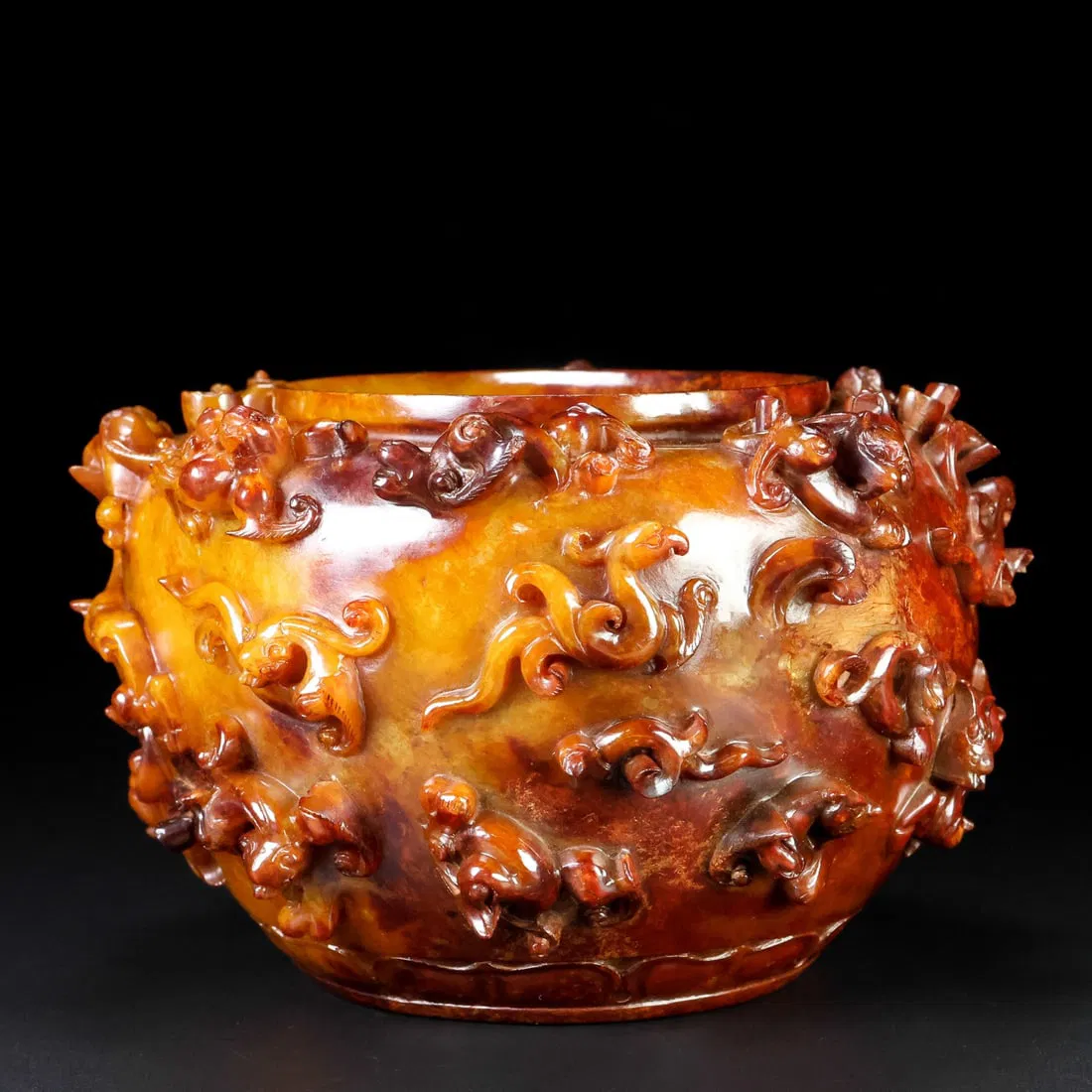 A Exquisite Hetian Jade Dragon Pattern Vat
