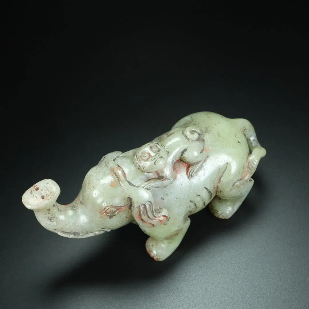 A Exquisite Hetian Jade Elephant Ornament