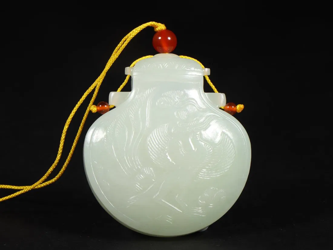 A Exquisite Hetian Jade Phoenix Pattern Incense Pouch