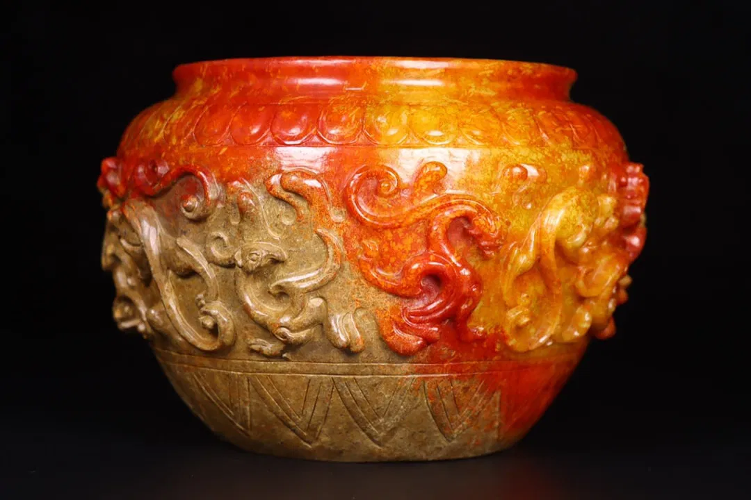 A Exquisite Hotan Jade Dragon Pattern Jar