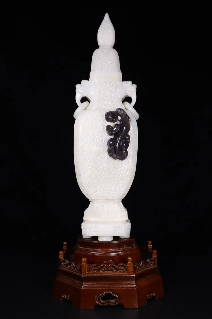 A Exquisite Hotan Jade Dragon Pattern Vase