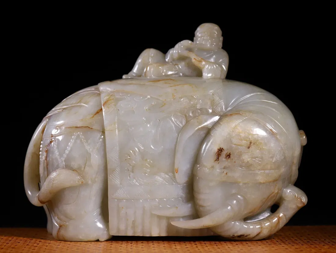 A Exquisite Hotan Jade Elephant Ornament