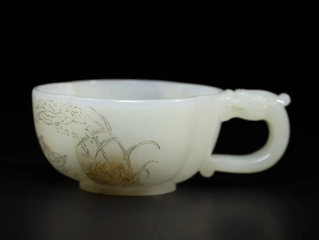 A Exquisite Hotan Jade Flower and Bird Pattern Cup