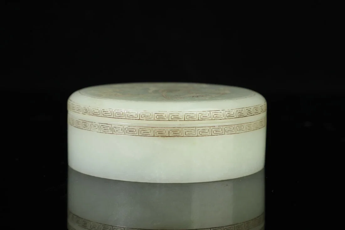 A Exquisite Hotan Jade Flower and Bird Pattern Ink Paste Box