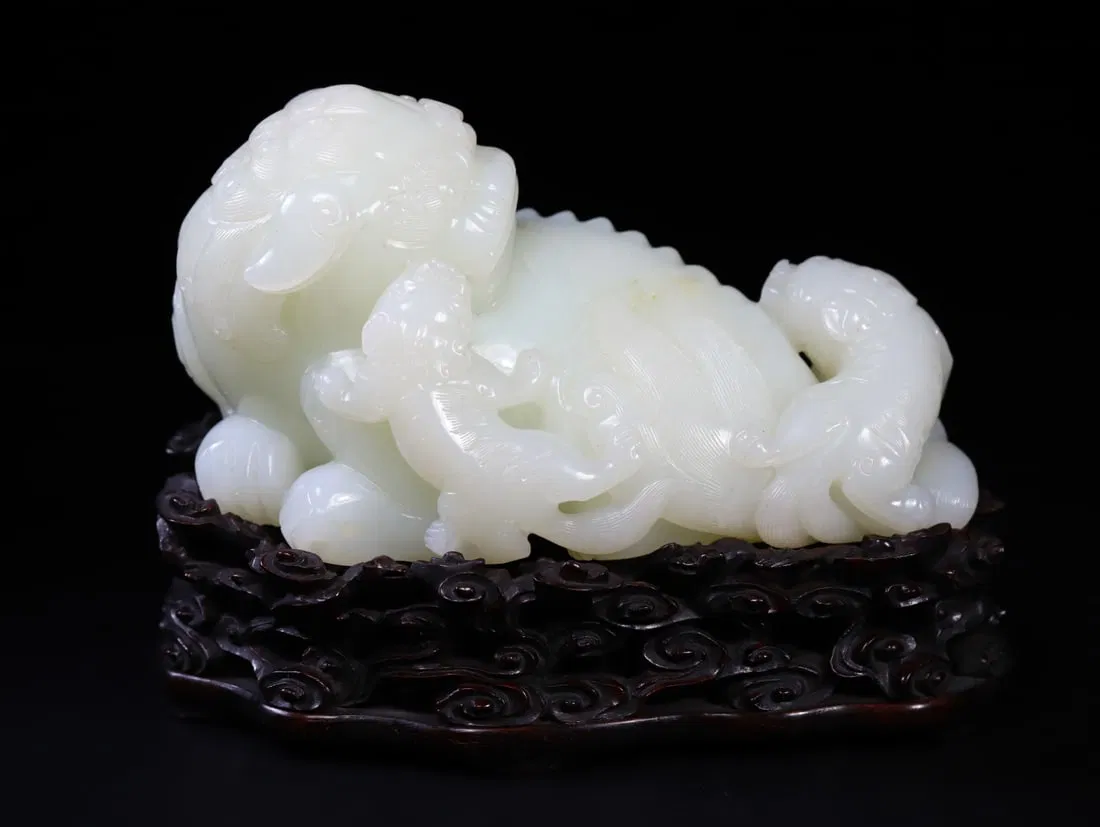 A Exquisite Hotan Jade Lion Ornament