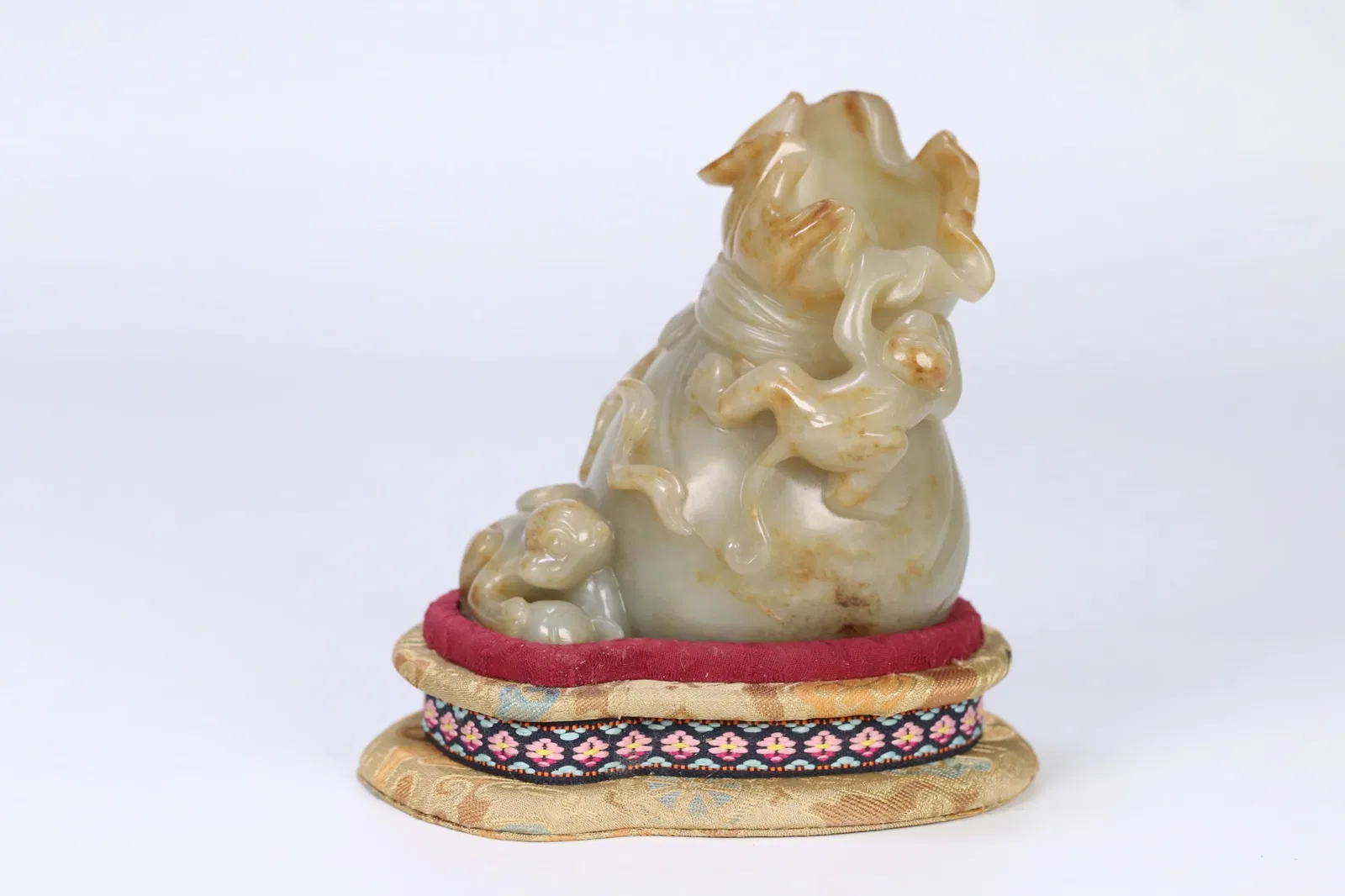 A Exquisite Hotan Jade Monkey Pattern Vase