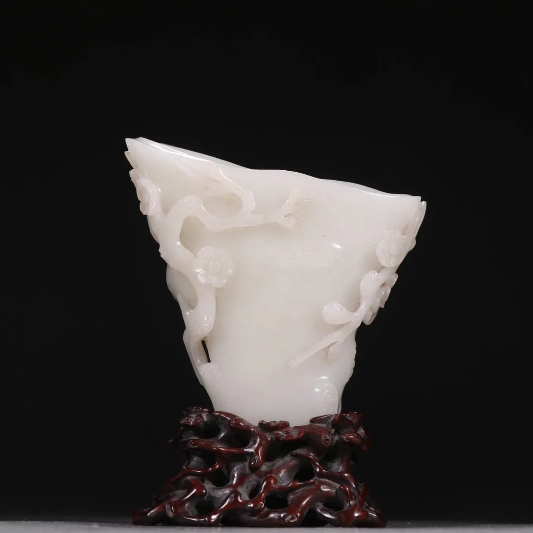 A Exquisite Hotan Jade Plum Flower Pattern Cup