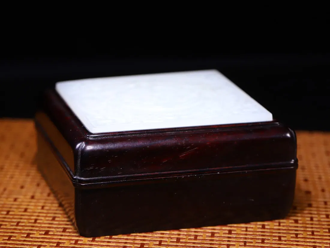 A Exquisite Hotan Jade Redwood Box