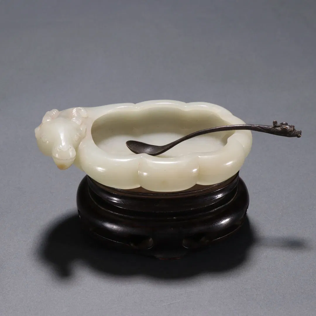 A Exquisite Hotan Jade Sheep Head Water Pot