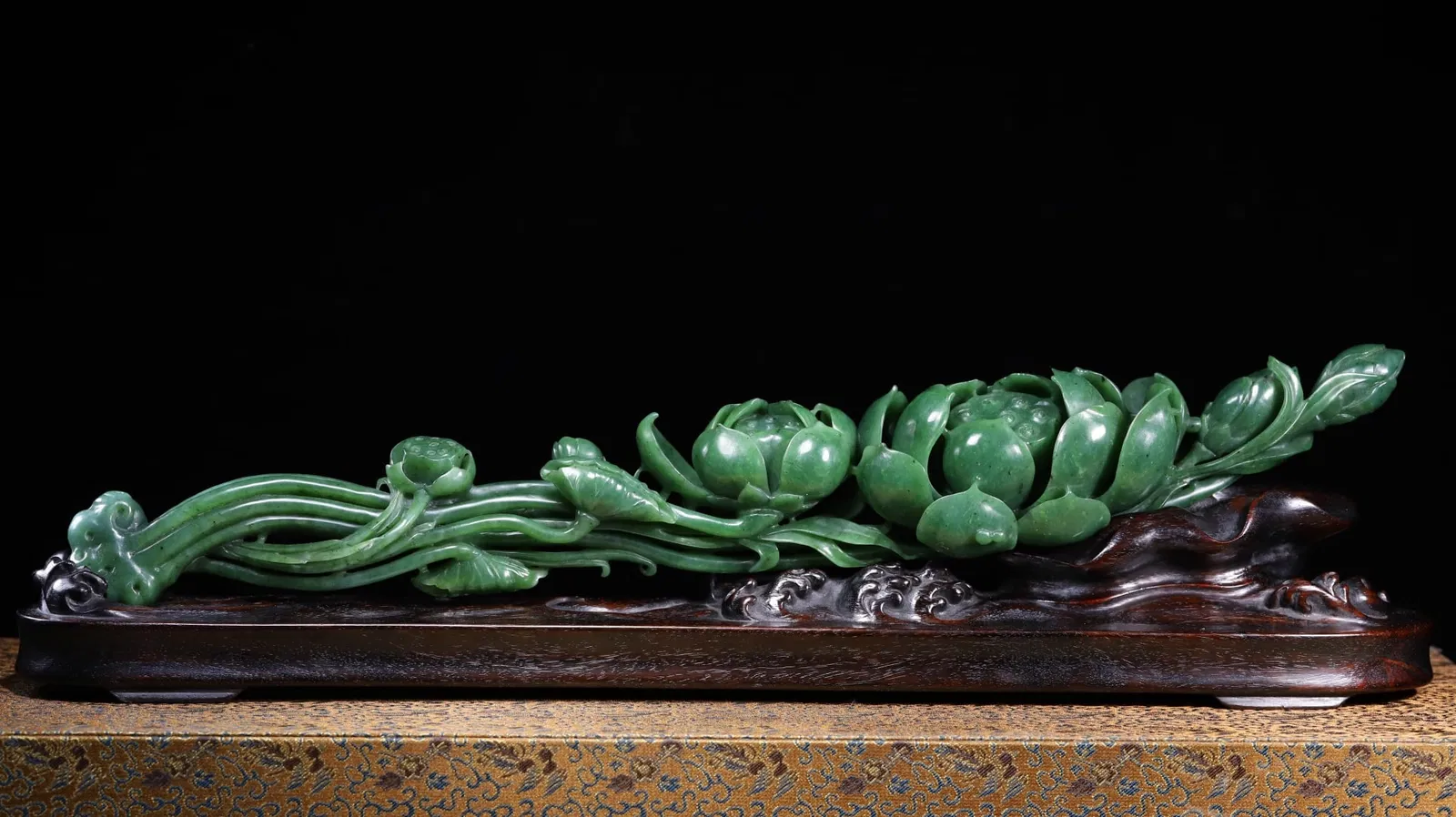 A Exquisite Hotan Jasper Ruyi Ornament
