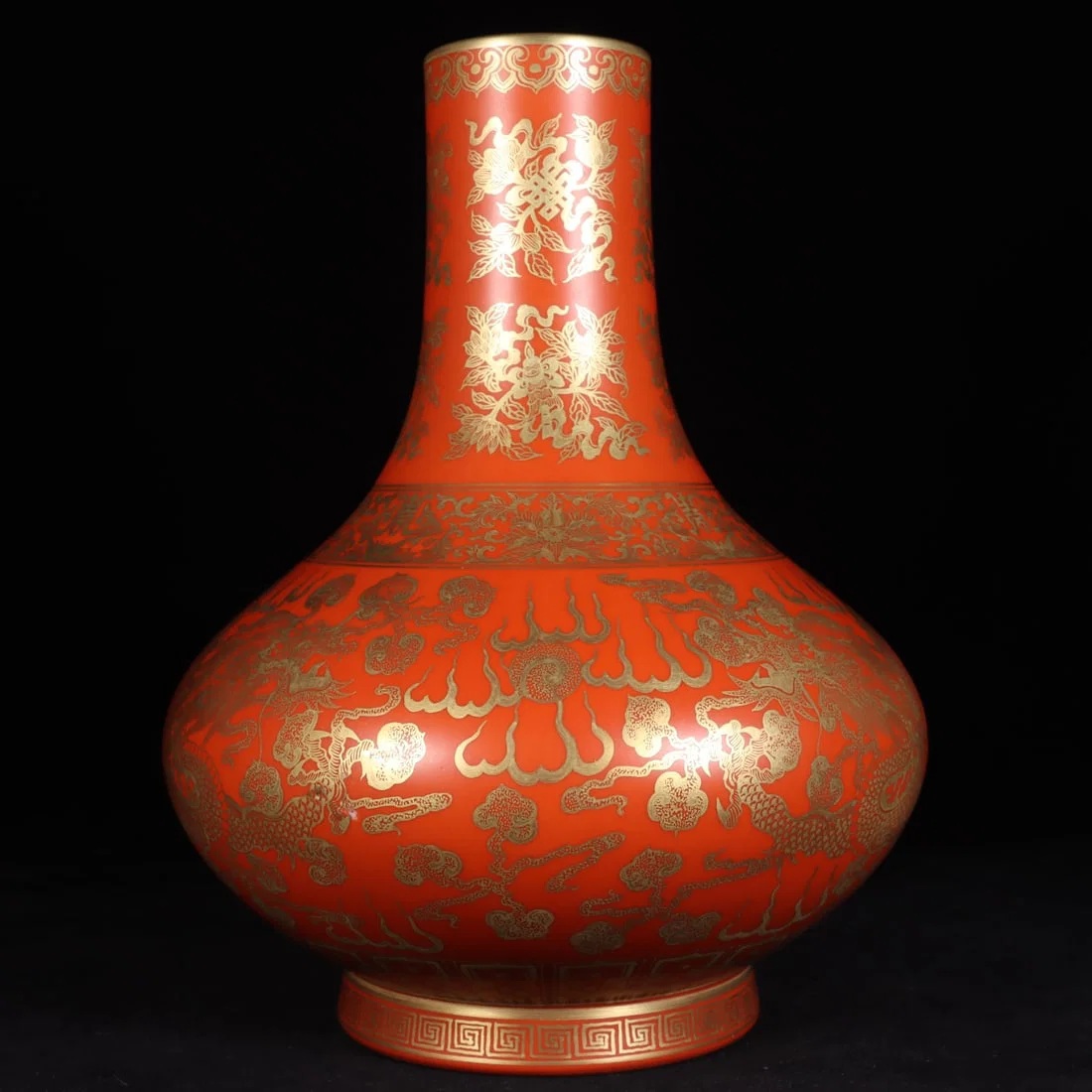 A Exquisite Iron-Red Painted Gold Dragon Pattern Vase