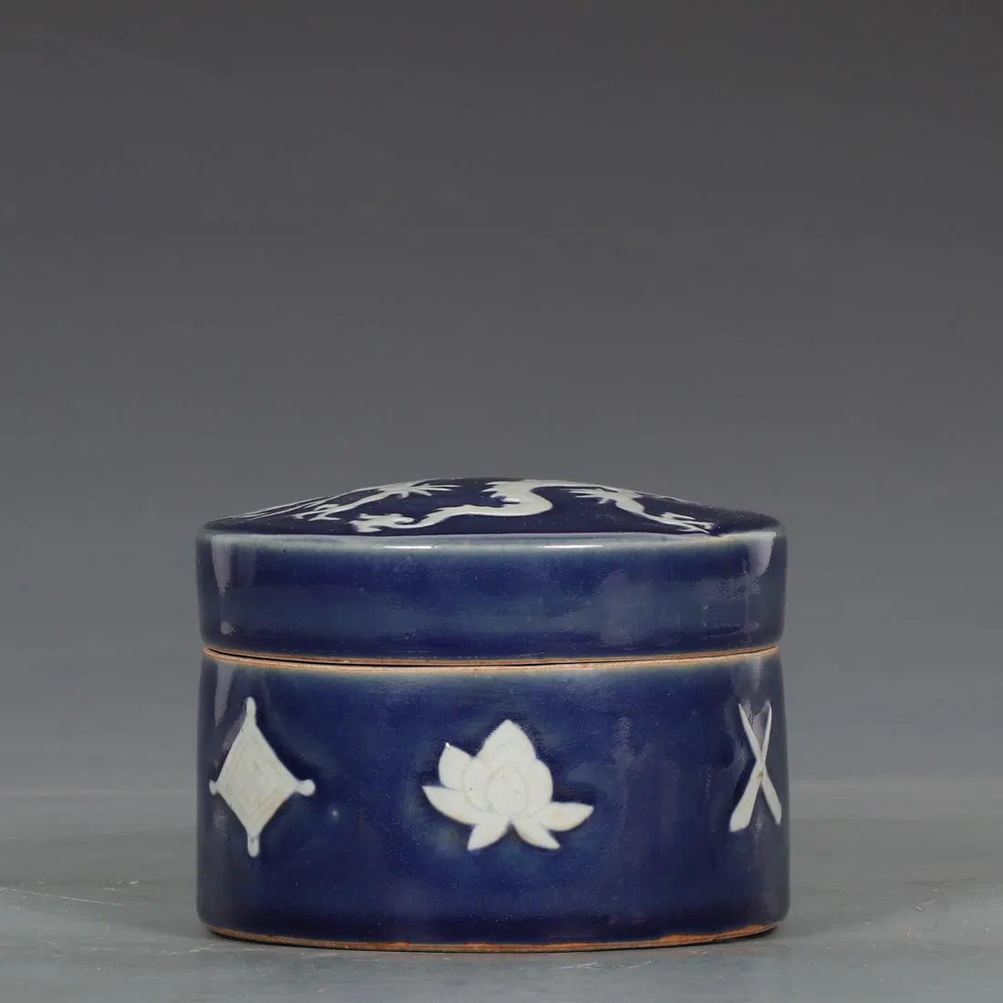 A Exquisite Ji Blue Glazed Dragon Pattern Box