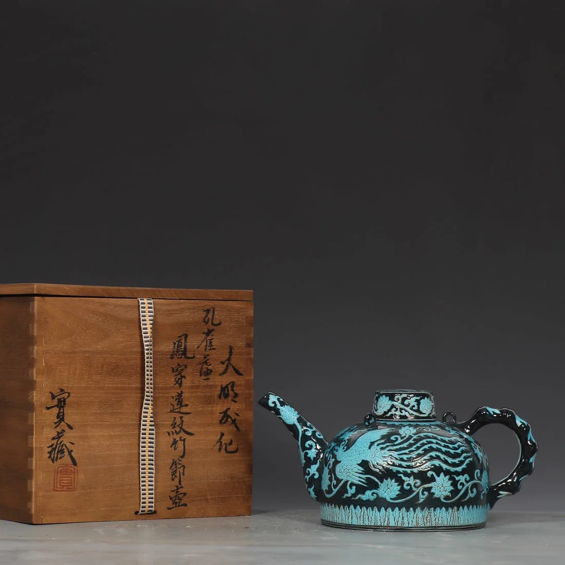 A Exquisite Peacock Green Glazed Phoenix Pattern Ewer