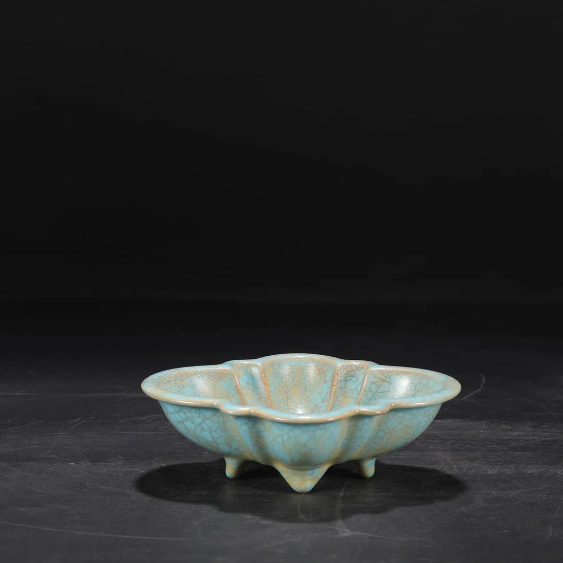 A Exquisite Ru yao Sky Blue Glazed ice Crackle Pattern Brush Washer