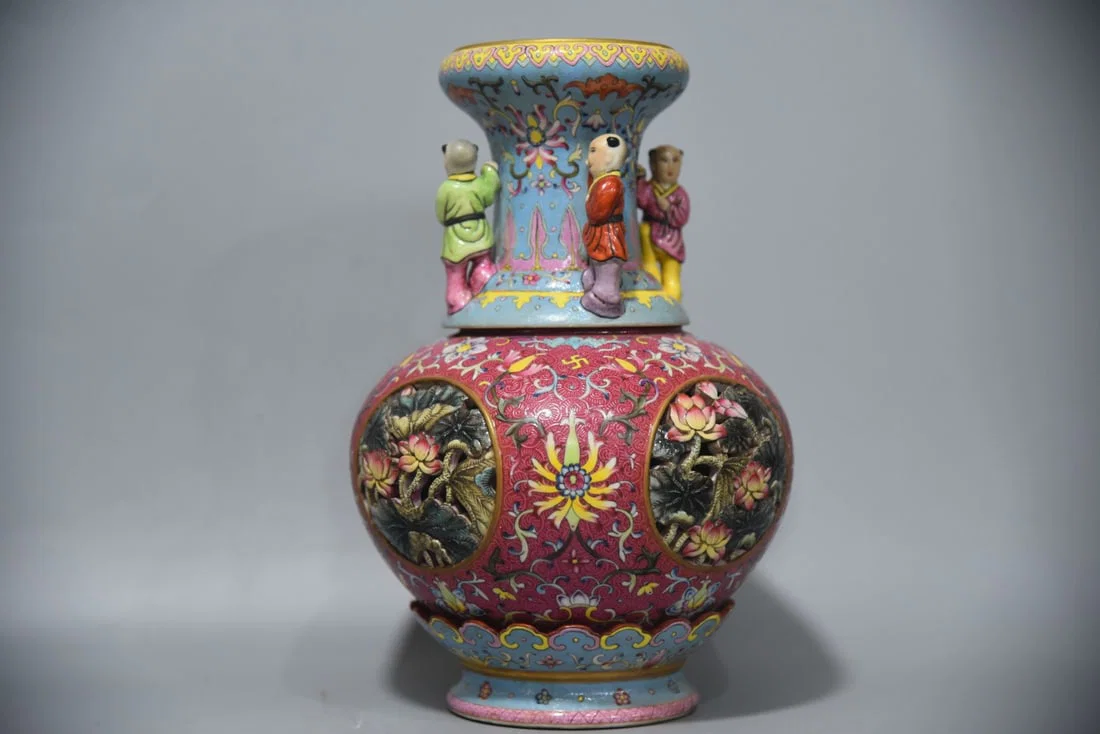 A Exquisite Ruby Red-Glazed Lotus Pattern Vase