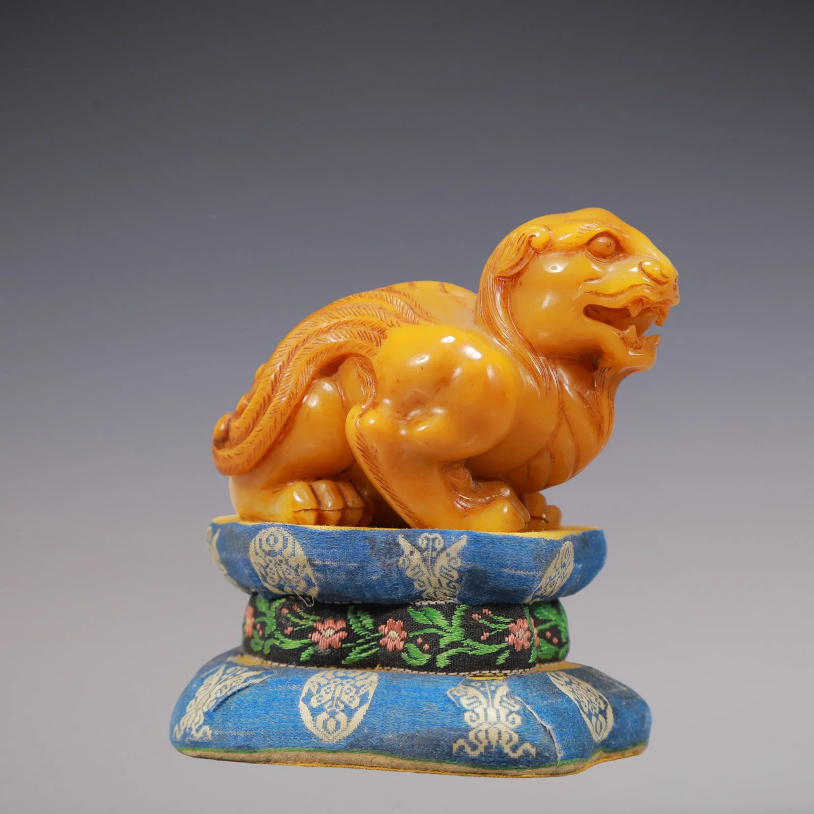 A Exquisite Shoushan Stone Lion Seal