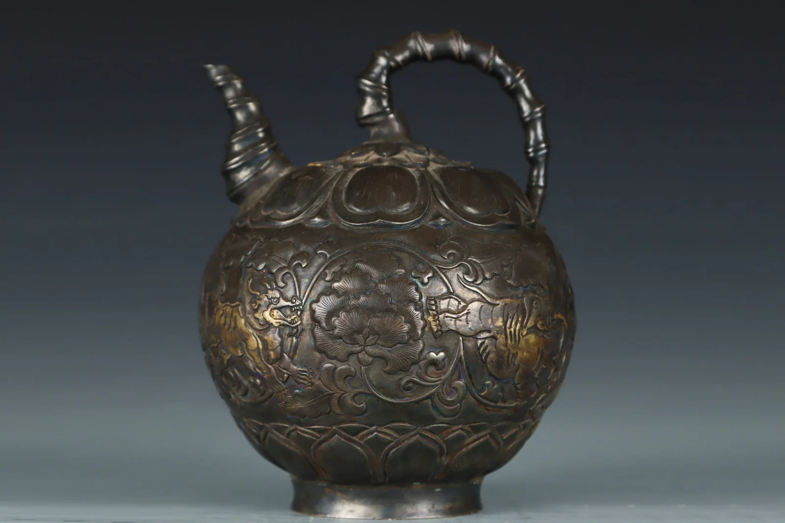 A Exquisite Silver Carved Auspicious Beast Pattern Ewer