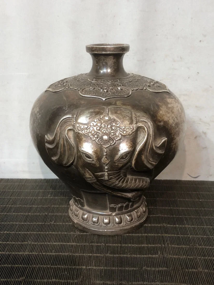 A Exquisite Silver Gilt Bronze Elephant Pattern Ornament