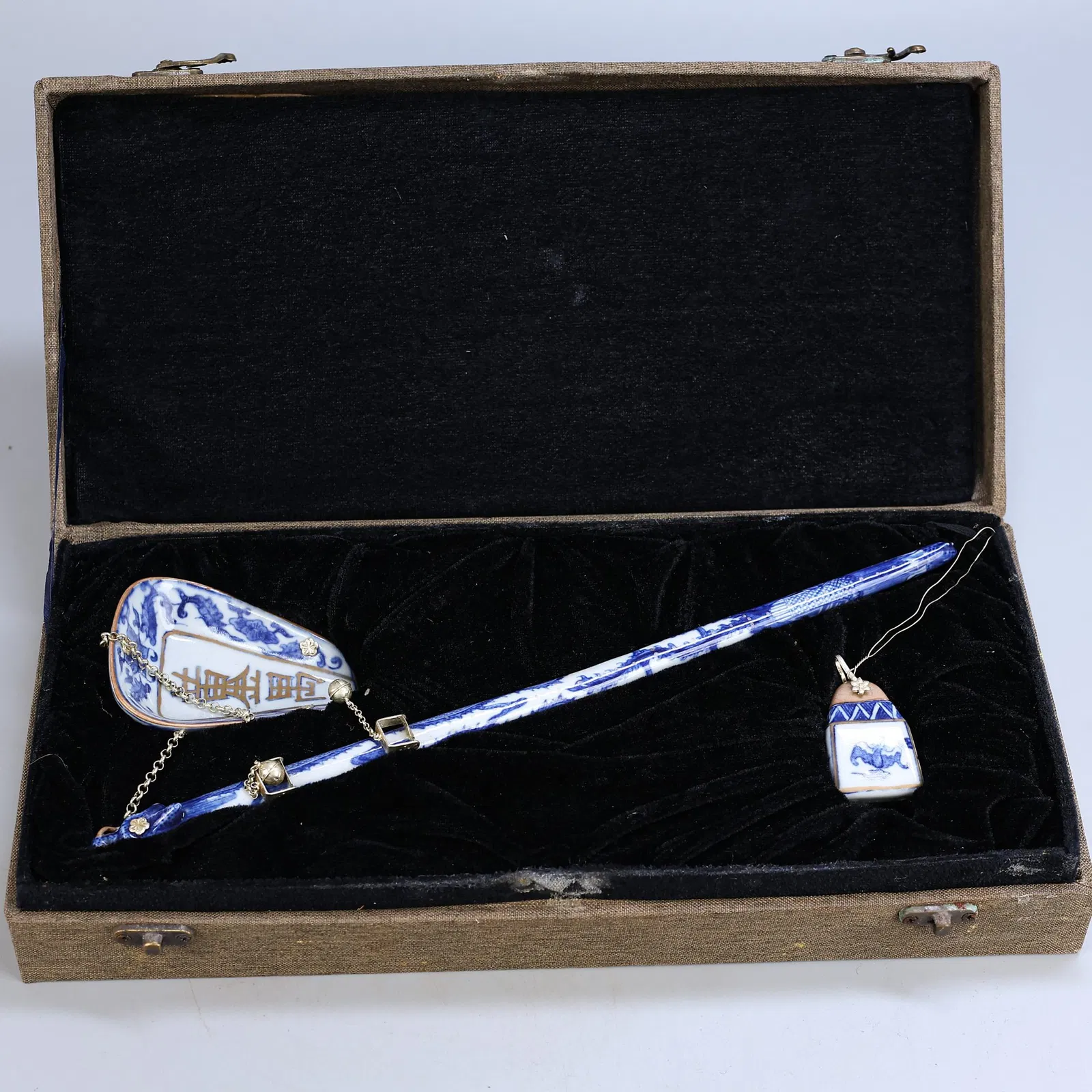 A Exquisite Silver Inlaid Blue and White Weight
