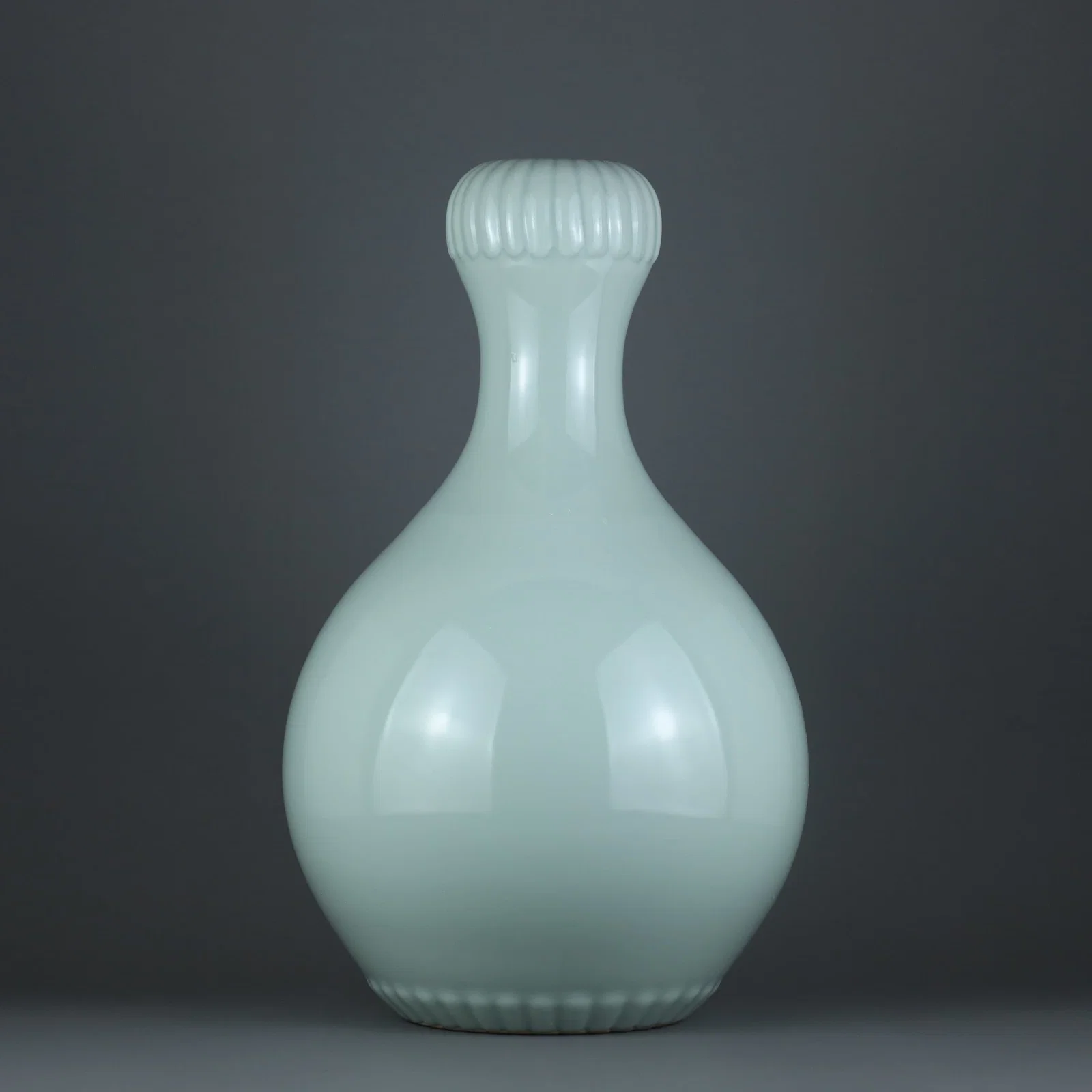 A Exquisite Sky Blue Glazed Vase