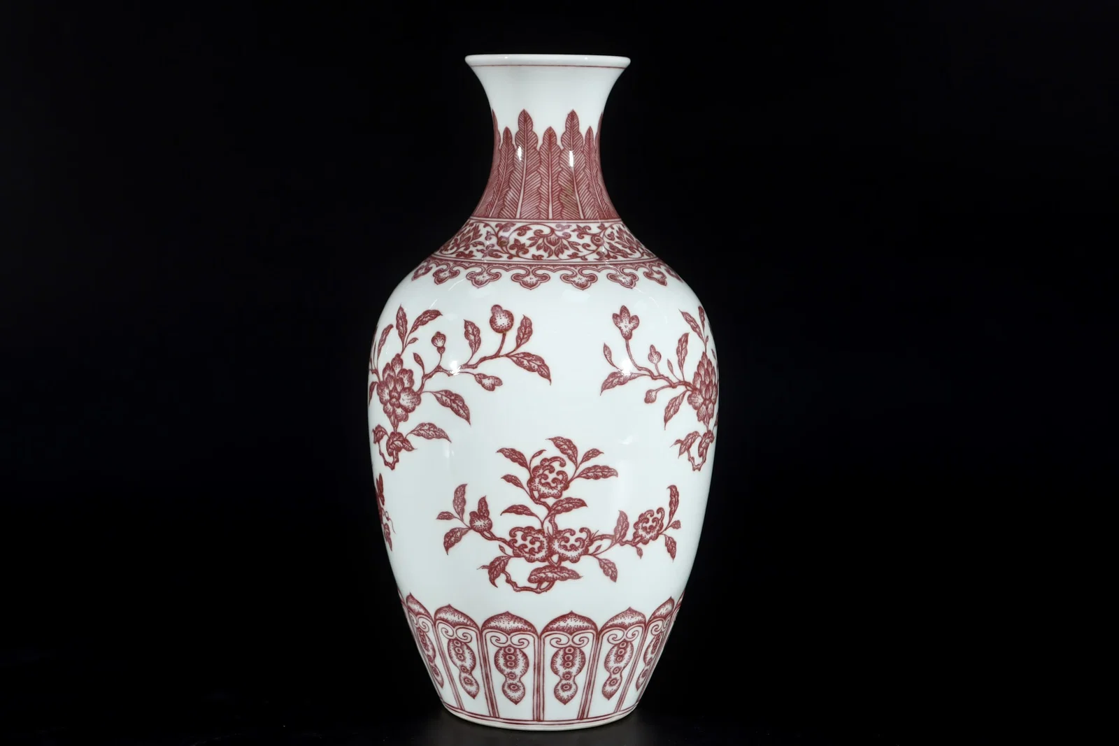 A Exquisite Underglaze-Red Flower and Fruit Pattern Vase