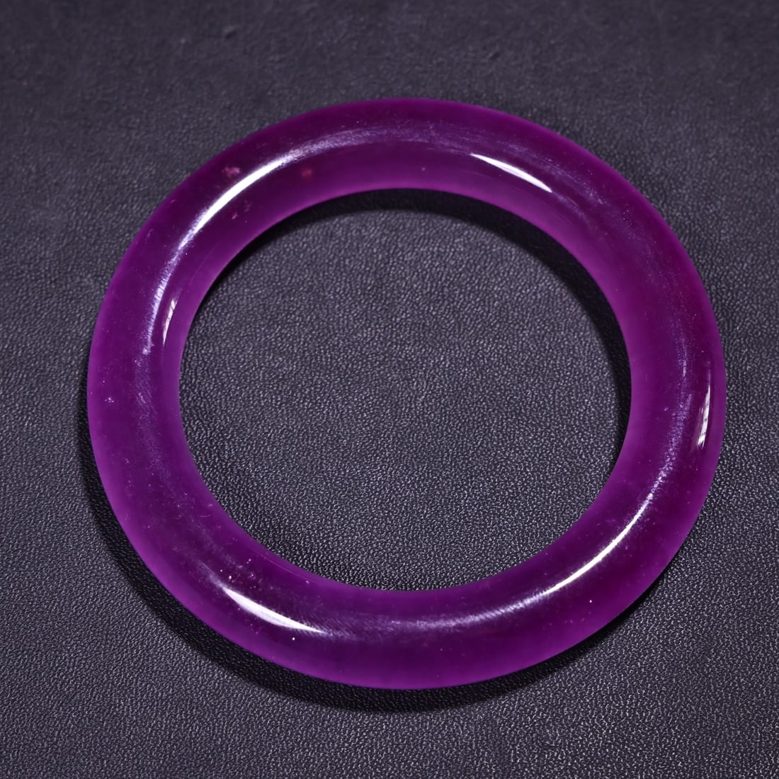 A Exquisite Violet Jadeite Bracelets