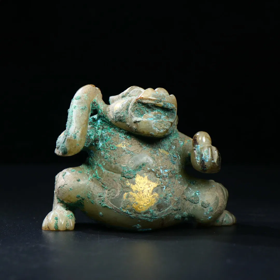 A Exquisiten Hotan Jade Bear Ornament