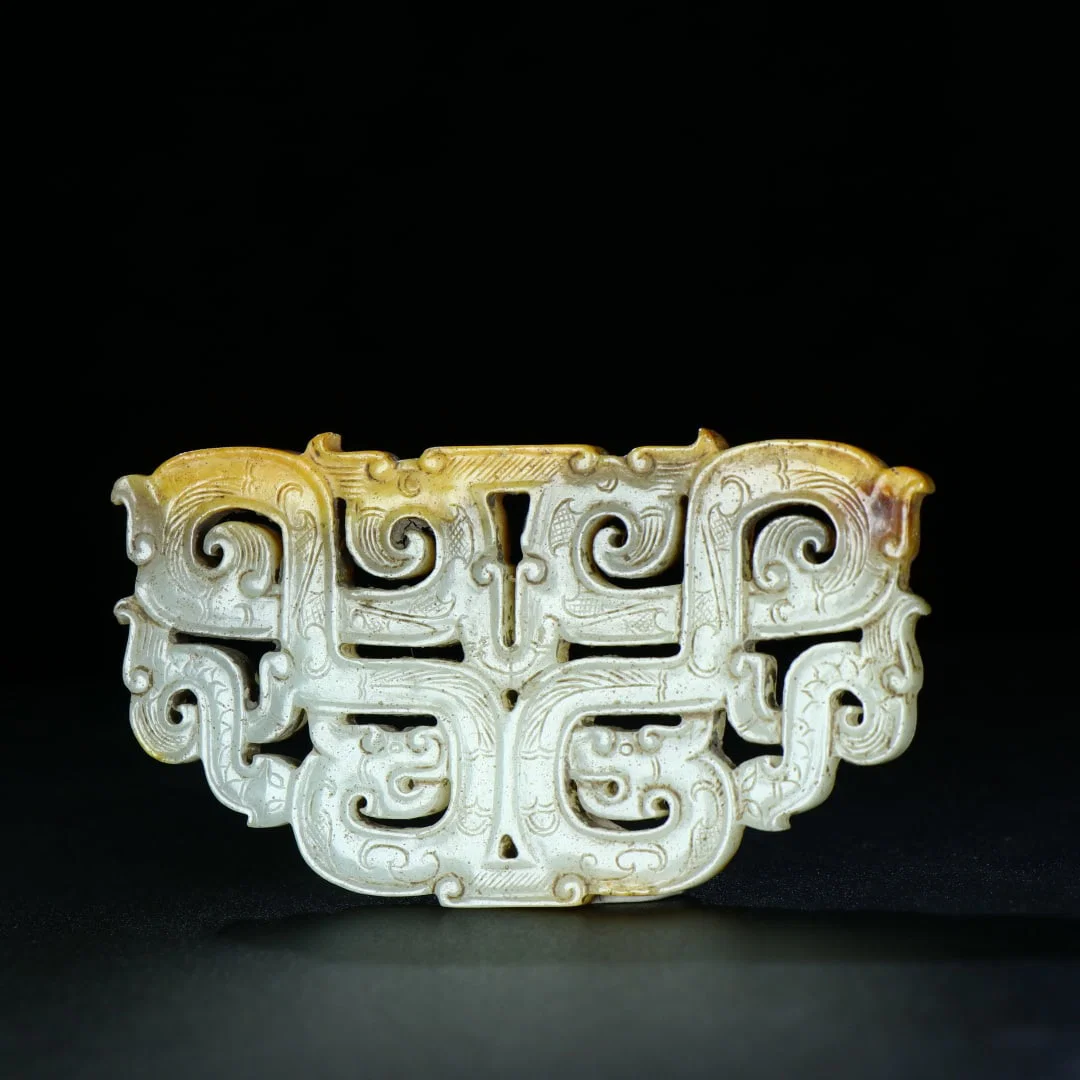 A Exquisiten Hotan Jade Dragon jade pendant