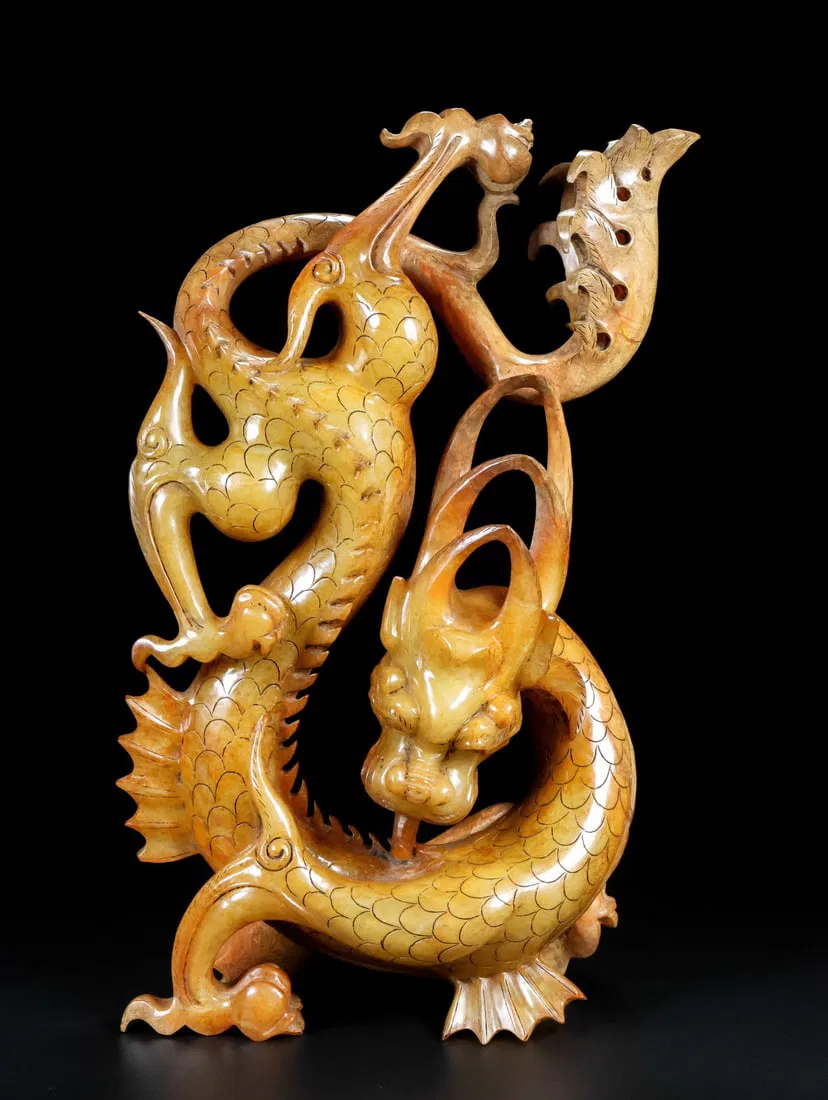 A Exquisiten Hotan Jade Dragon Ornament
