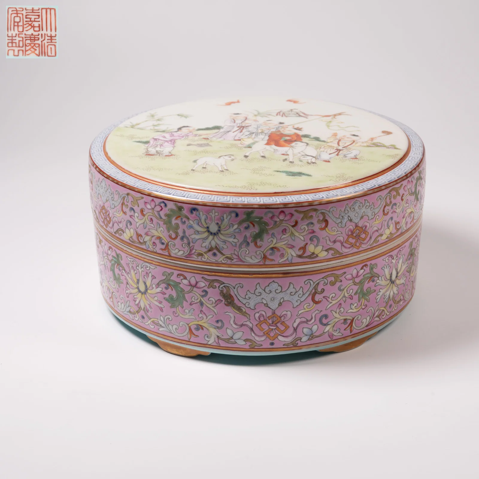 A FAMILLE ROSE "CHILDREN AT PLAY" COVERED BOX