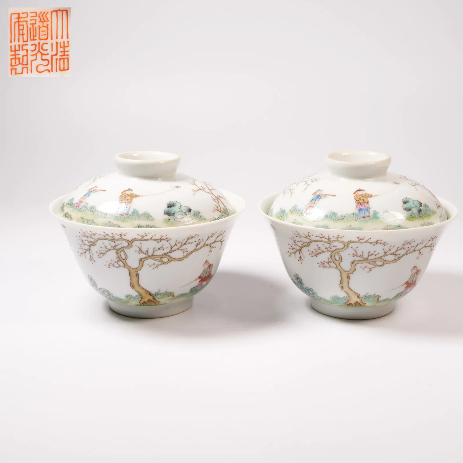 A FAMILLE ROSE "CHILDREN AT PLAY" LIDDED CUP SET