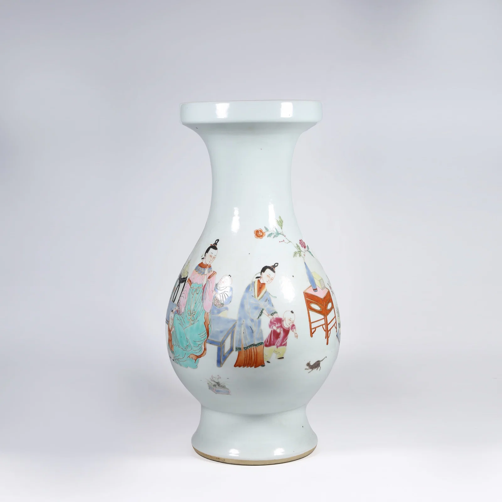 A FAMILLE ROSE COURTYARD TEACHING CHILD PATTERN MOUTH-RIMMED ZUN