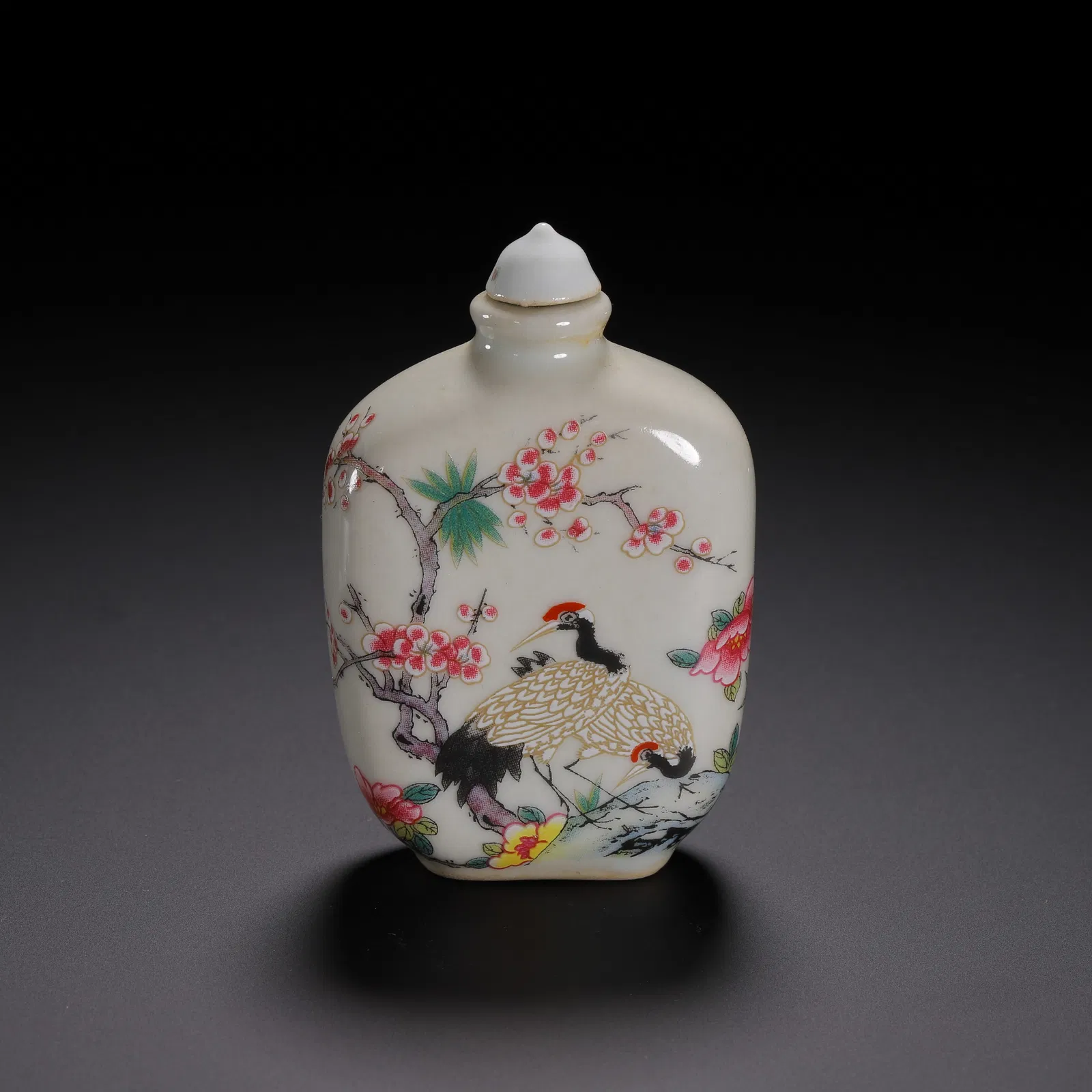 A FAMILLE ROSE CRANES SNUFF BOTTLE WITH COVER