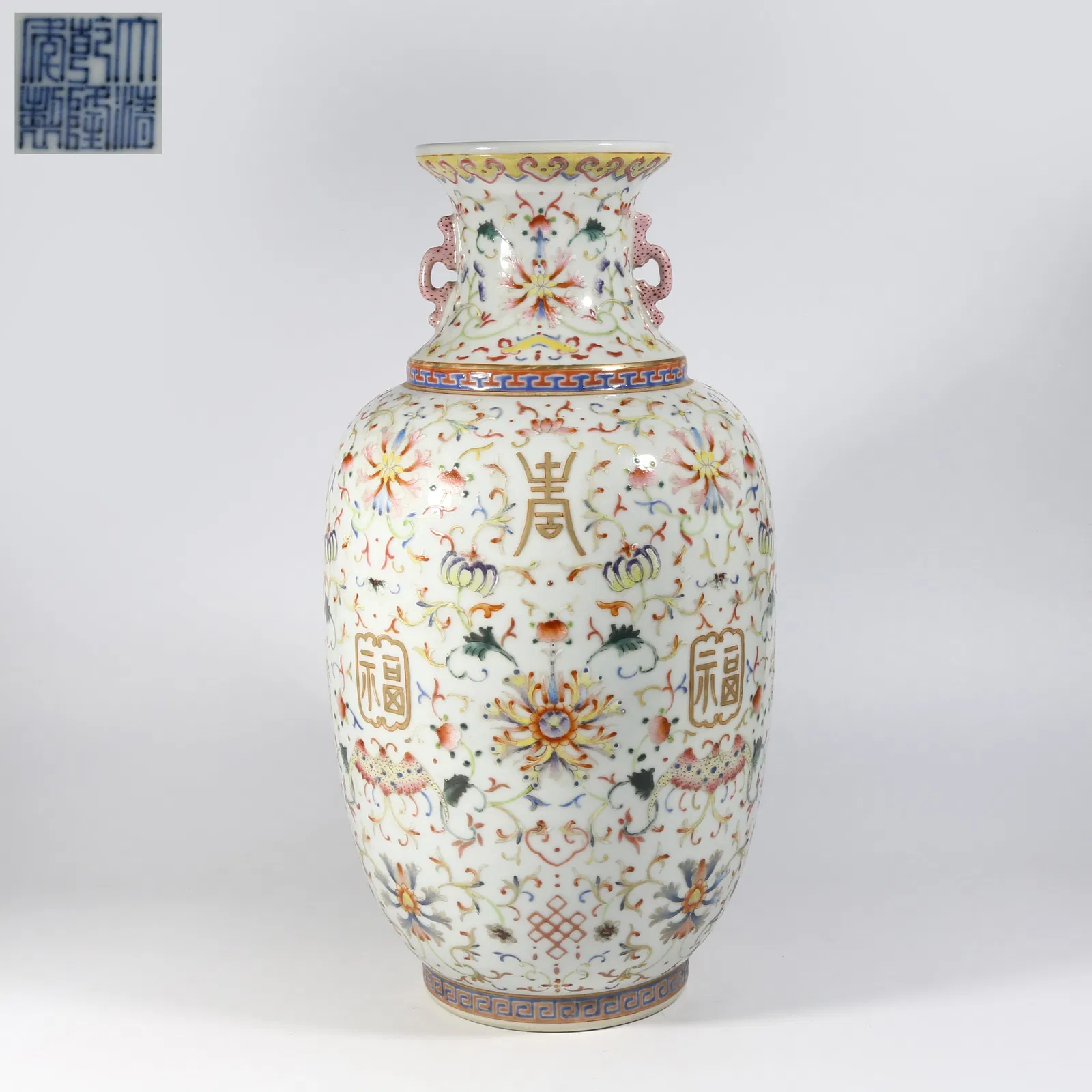 A FAMILLE-ROSE DOUBLE-HANDLED VASE WITH SCROLLING FLORAL DESIGN