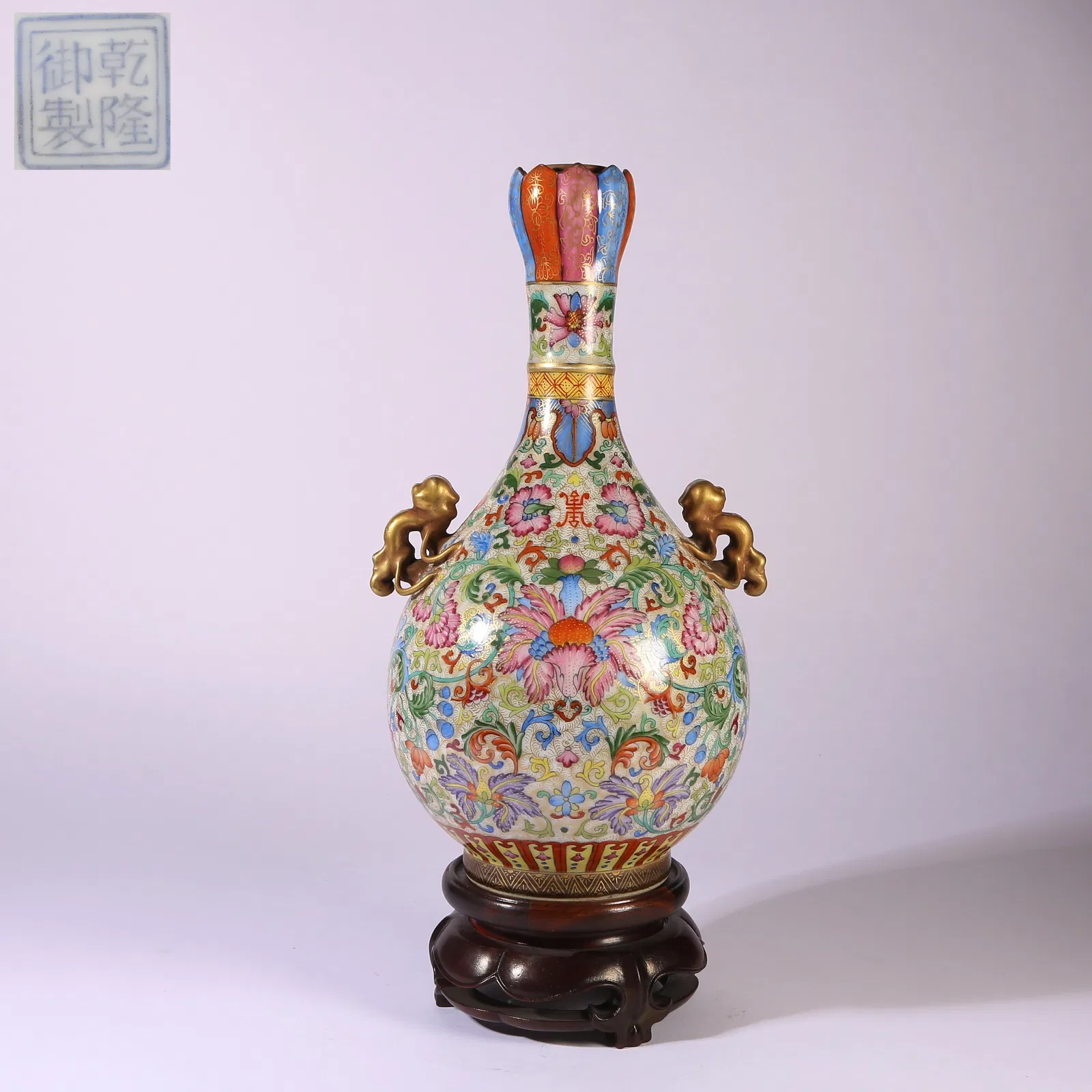 A FAMILLE-ROSE GARLIC-SHAPED VASE WITH INTERTWINING LOTUS MOTIFS