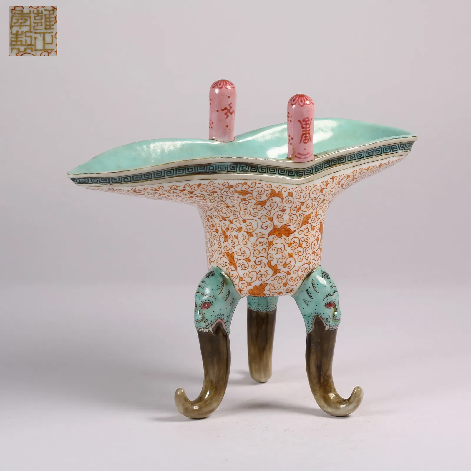 A FAMILLE ROSE JUE CUP