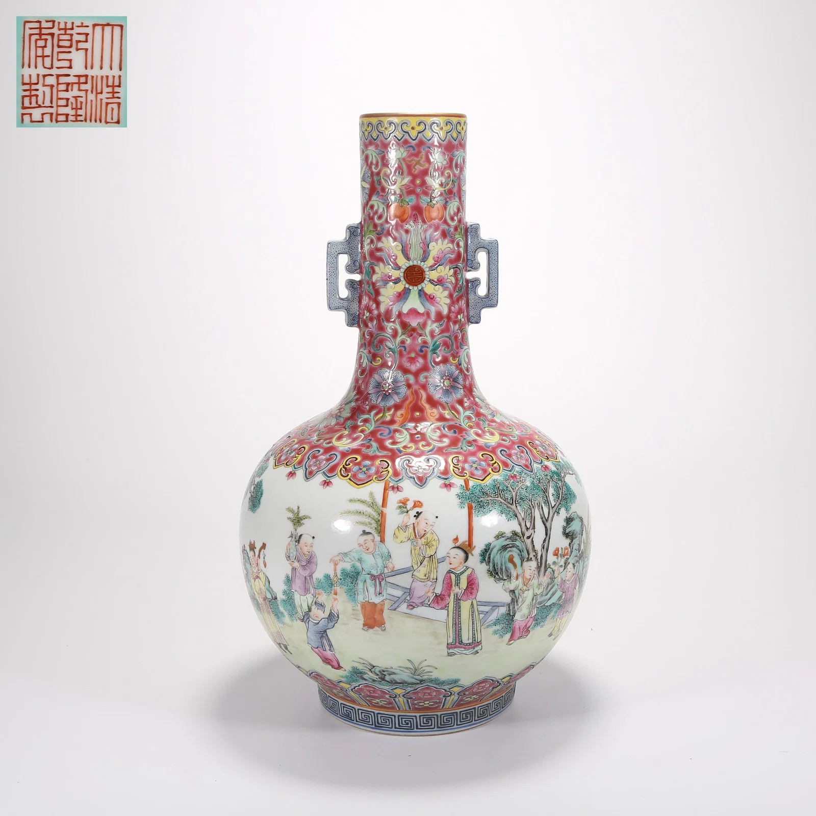 A FAMILLE-ROSE LONG-NECK VASE WITH TWIN HANDLES AND "HUNDRED BOYS AT PLAY" MOTIF