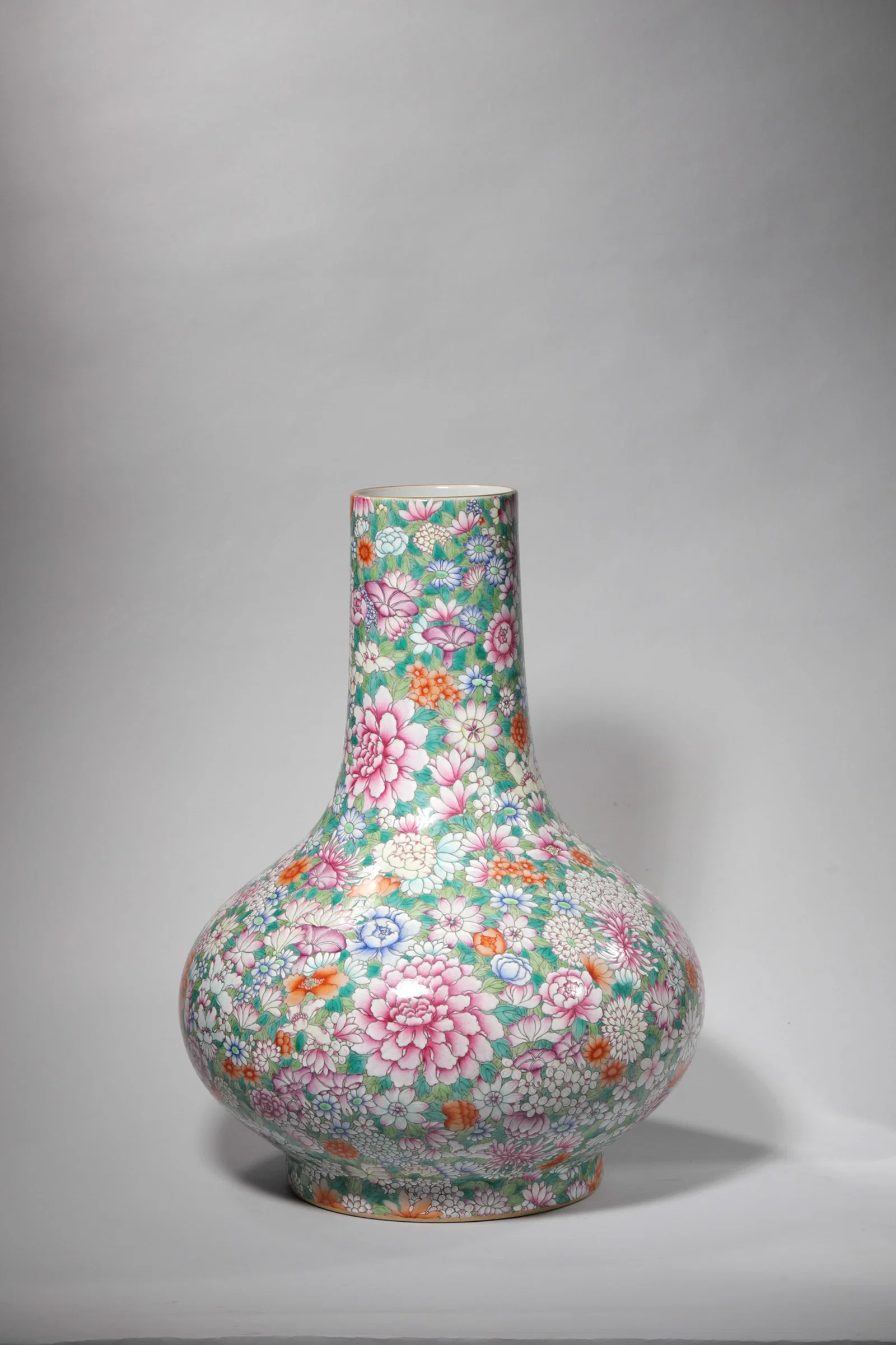 A FAMILLE ROSE MILLEFLEURS BOTTLE VASE