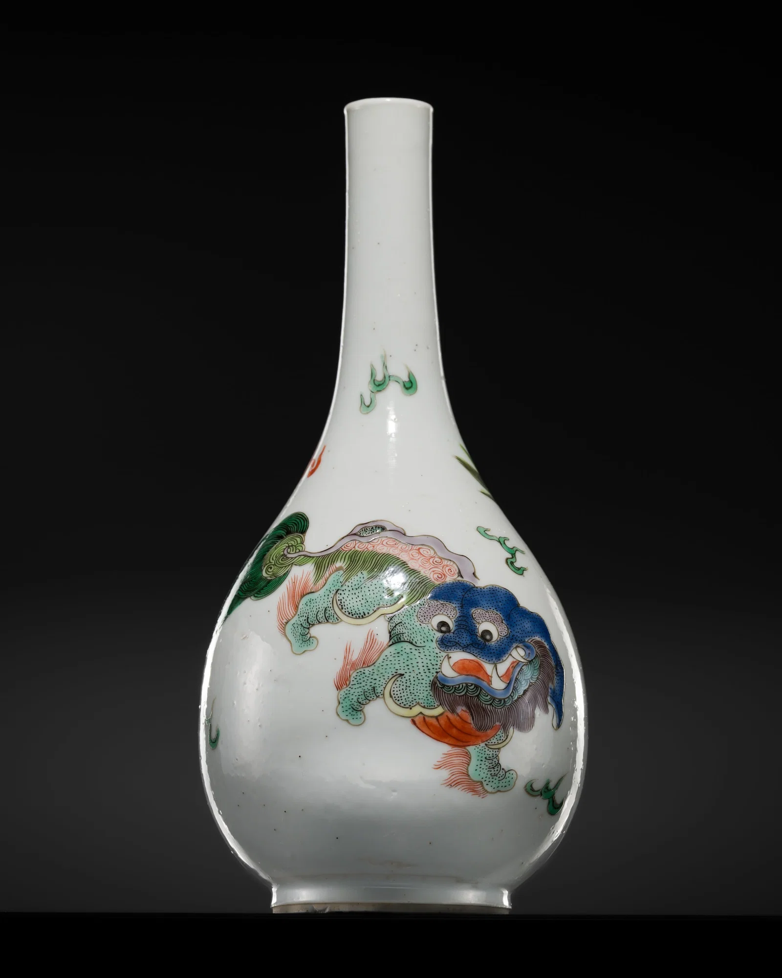 A FAMILLE VERTE 'BUDDHIST LION' BOTTLE VASE, 18TH-19TH CENTURY