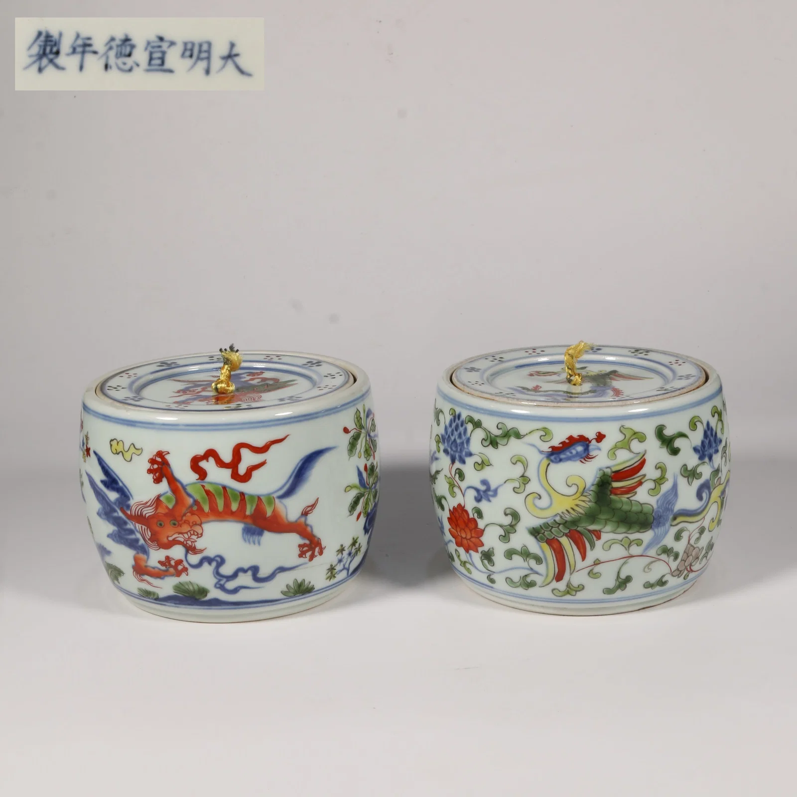 A FAMILLE VERTE SET OF CRICKET JARS WITH DRAGON AND PHOENIX MOTIFS