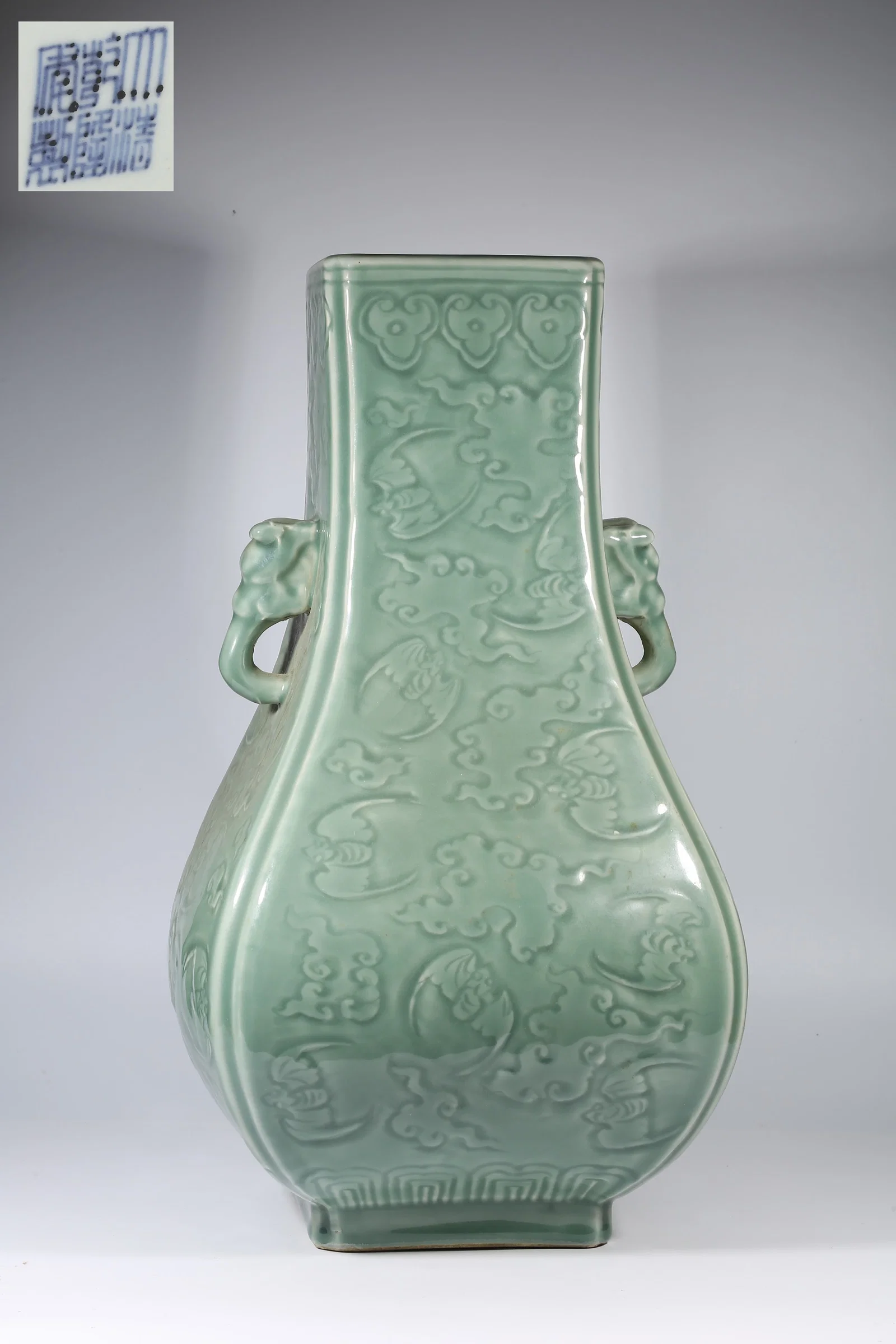 A FENCAI GLAZE BEAST-HANDLED ZUN WITH INCISED FLOATING CLOUD PATTERN