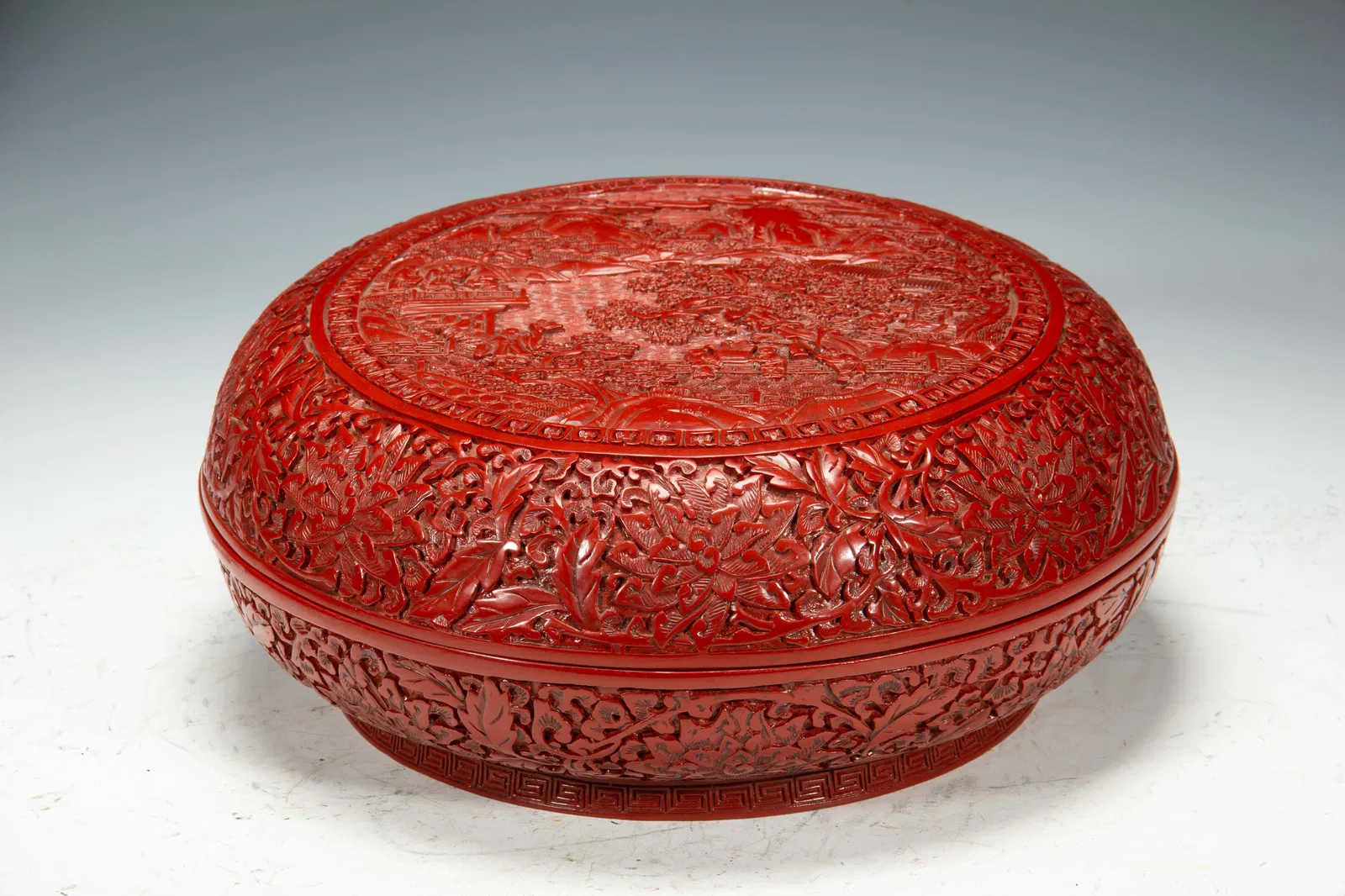 A FINE CARVED CINNABAR LACQUER BOX WITH COVER