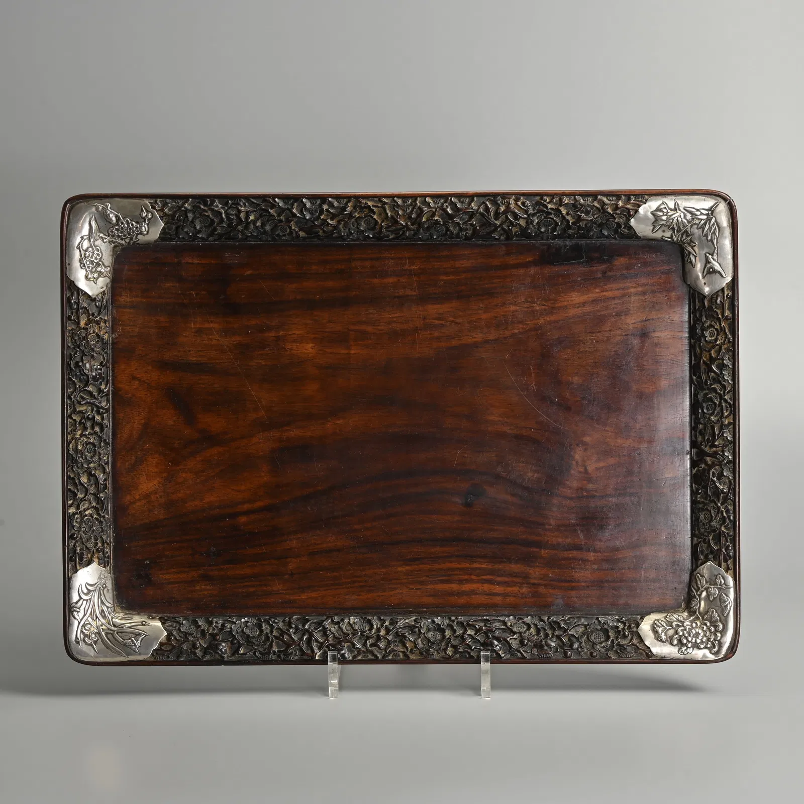 A FINE CHINESE HARDWOOD TRAY WITH WHITE METAL MOUNTS, 19/20TH CENTURY.