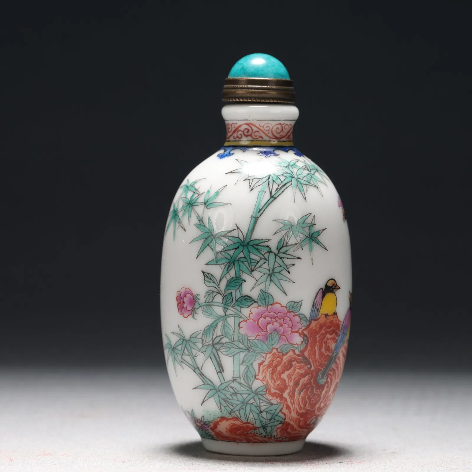 A Fine Enamel Flower and Bird Pattern Porcelain Snuff Bottle