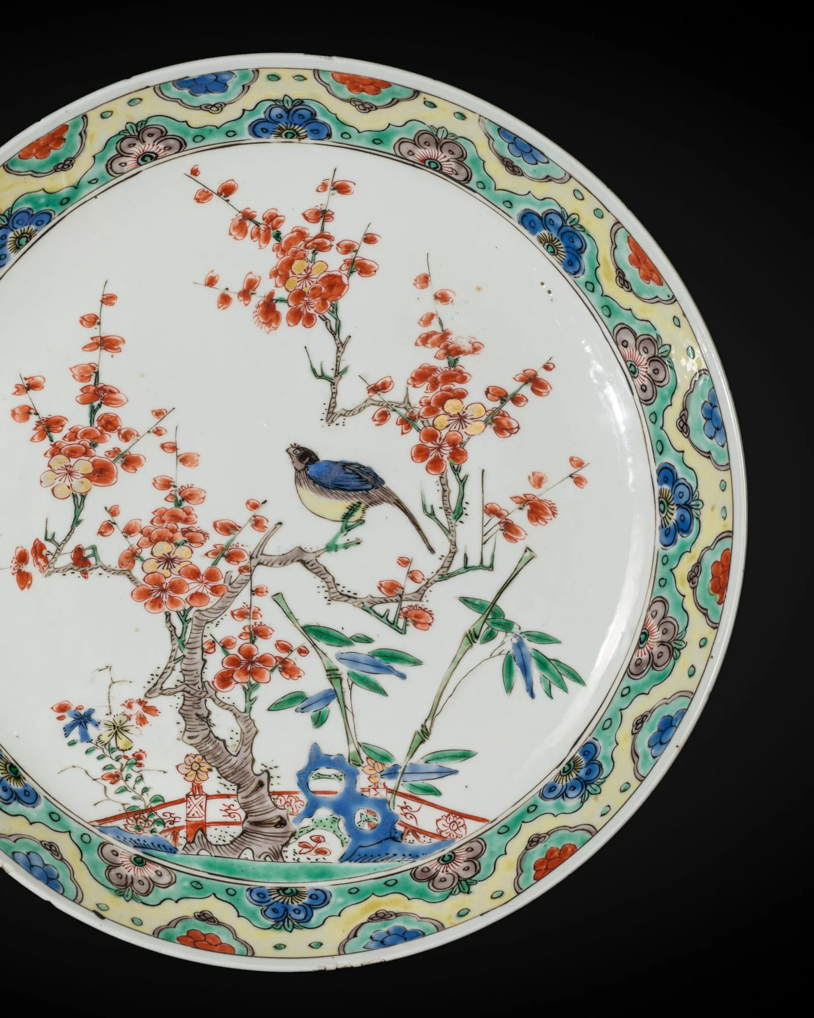 A FINE FAMILLE-VERTE 'MAGPIE AND PRUNUS' DISH, KANGXI PERIOD