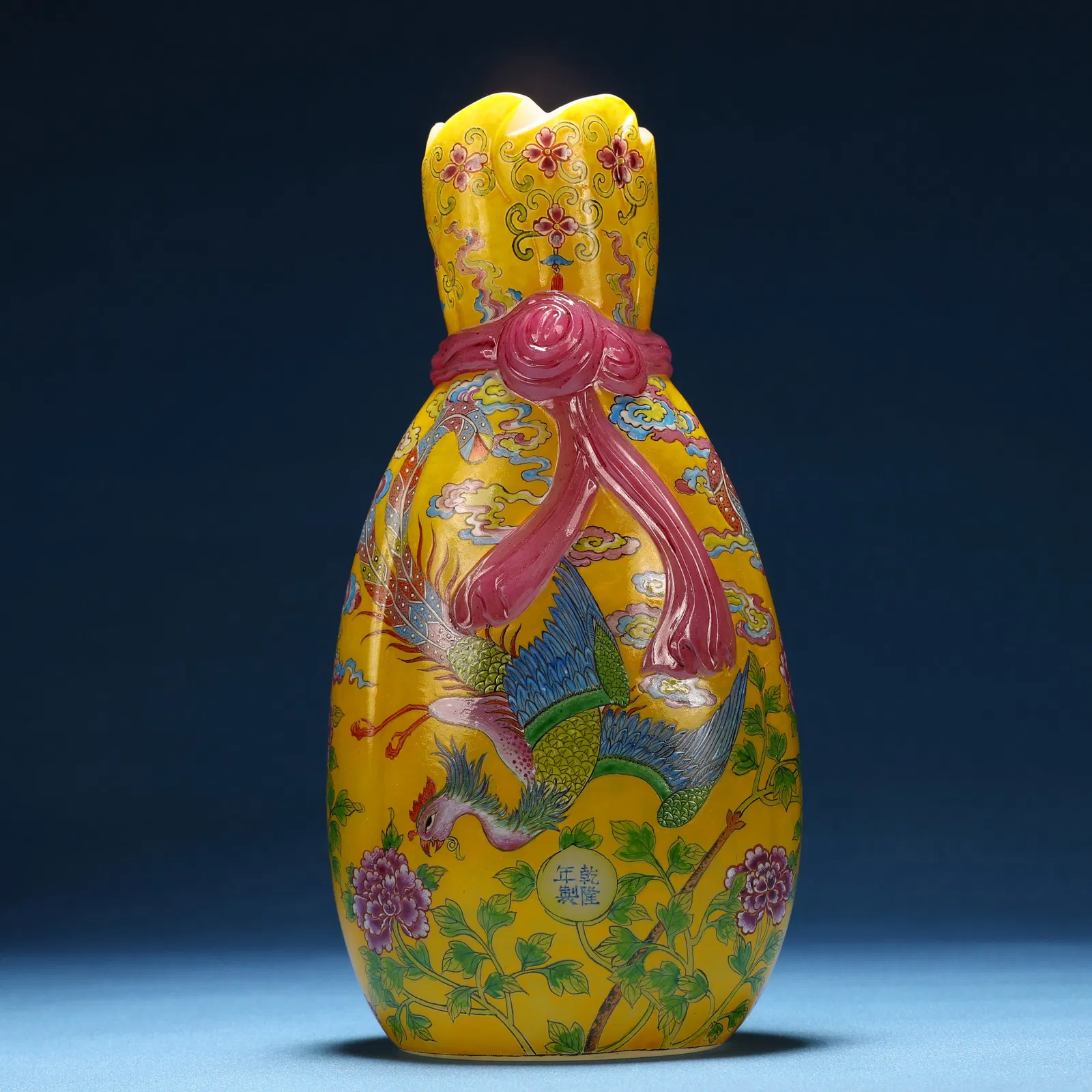 A Fine Glass Painted Enamel Phoenix and Flower Pattern Vase